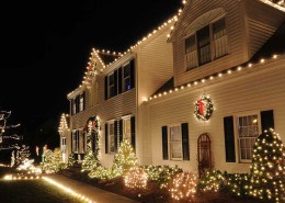 Classic outdoor Christmas light service.